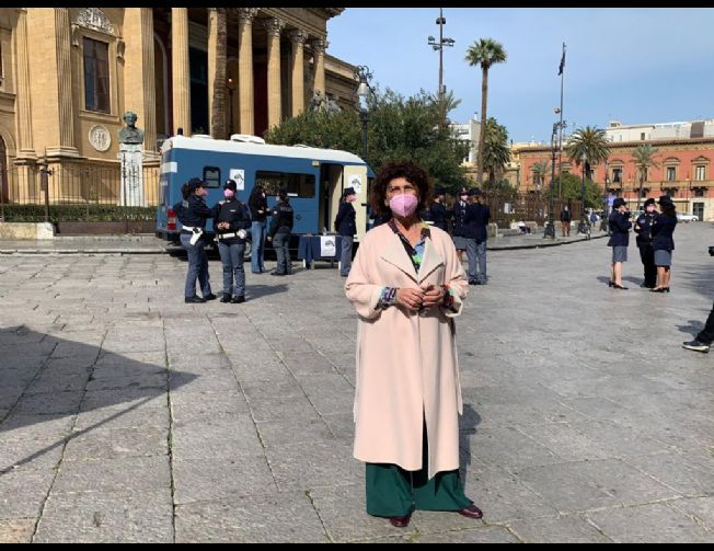 Tina Montinaro in piazza Verdi a Palermo, 